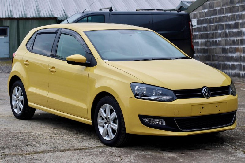 VOLKSWAGEN POLO