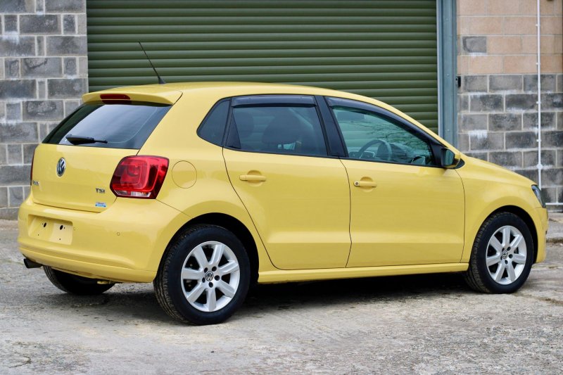 VOLKSWAGEN POLO