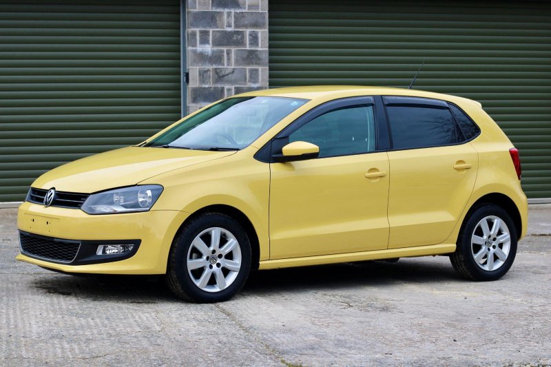 VOLKSWAGEN POLO