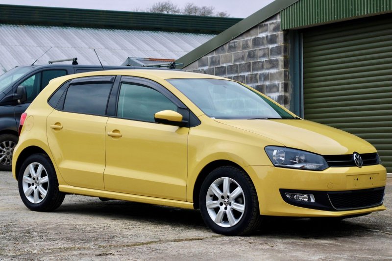 VOLKSWAGEN POLO