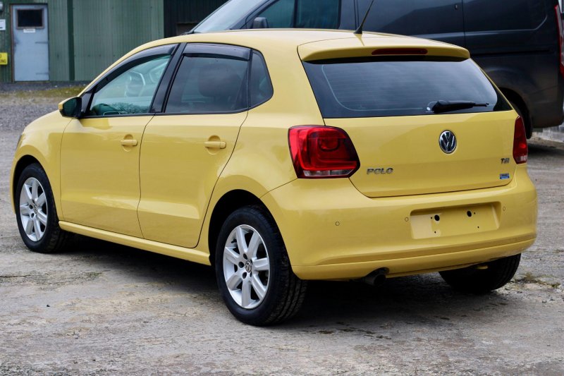 VOLKSWAGEN POLO